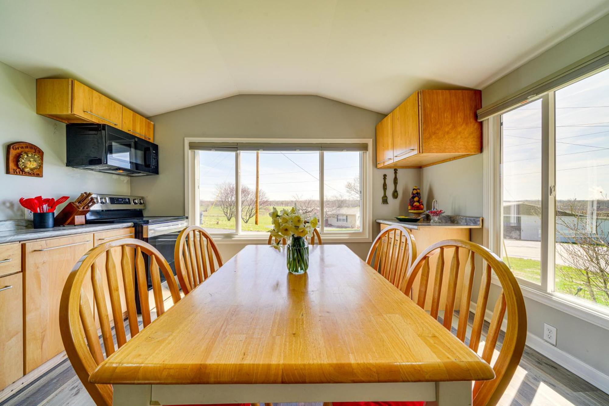 Holiday home 3 Mi To Caesars Casino Indiana Retreat With Patio! Louisville