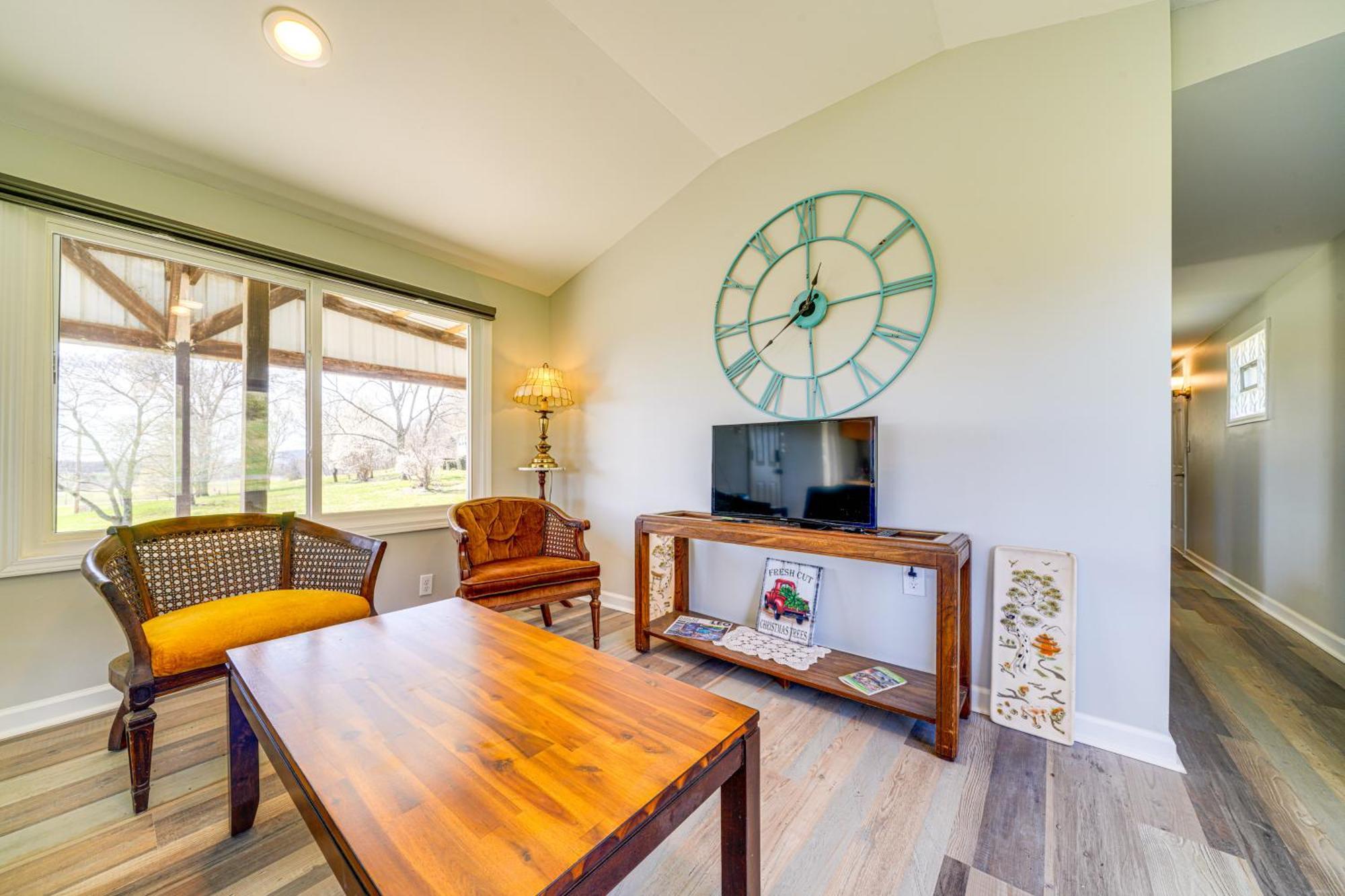 Holiday home 3 Mi To Caesars Casino Indiana Retreat With Patio! Louisville